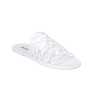 Strapping slip on sandal